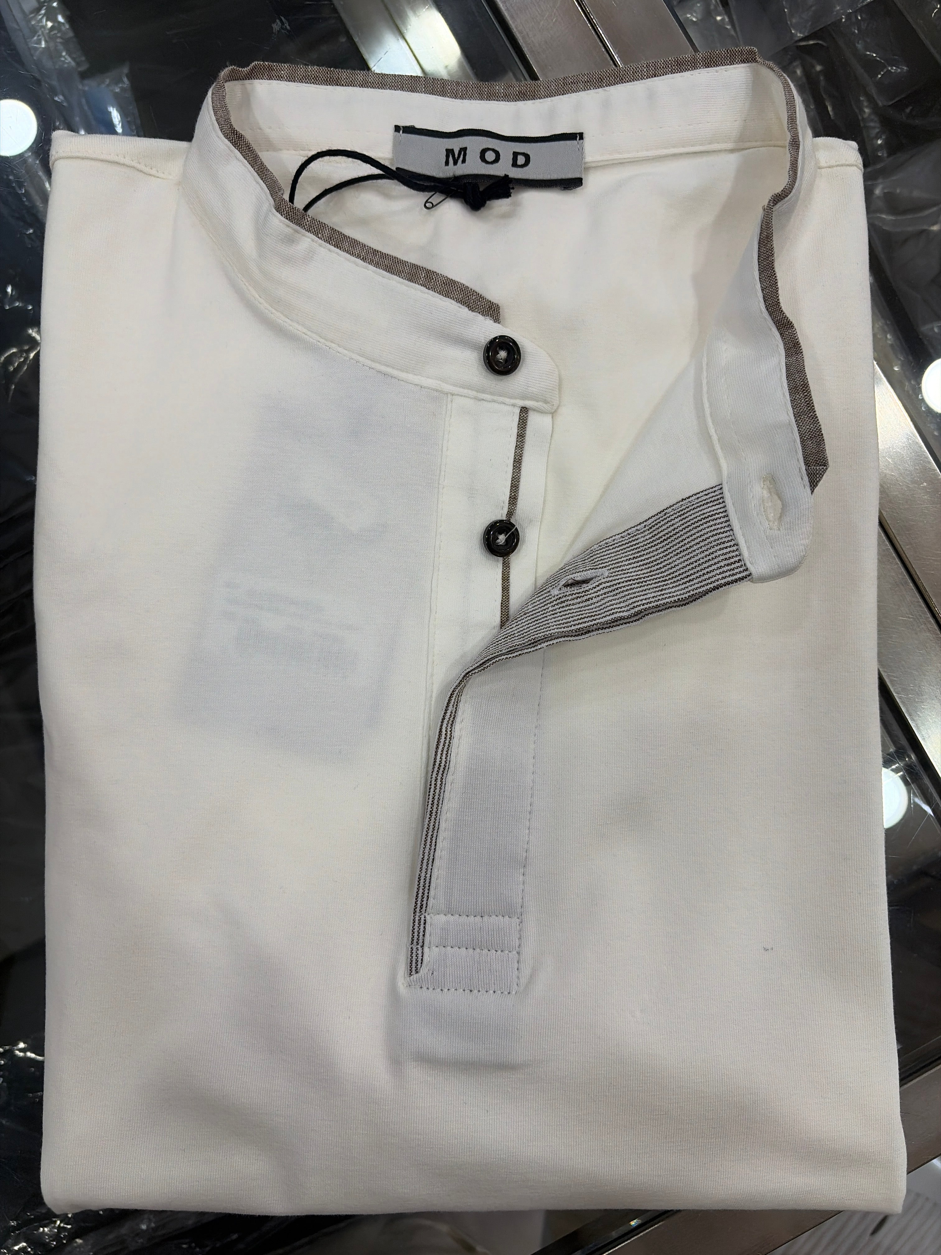 Polo MOD Guernica collo coreano-Bianco
